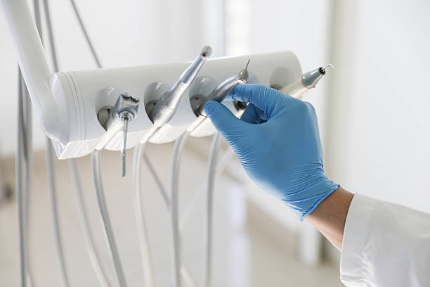 Professional Emergency Dentist technician working in Hill 'n Dale, FL